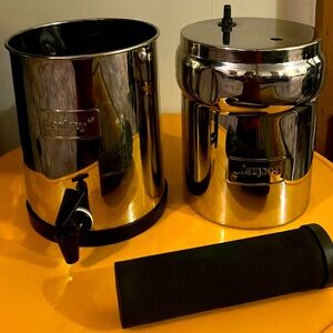Travel Berkey 18" 1.5 Gallon Water Filtration System w/2 Black Berkey Elements